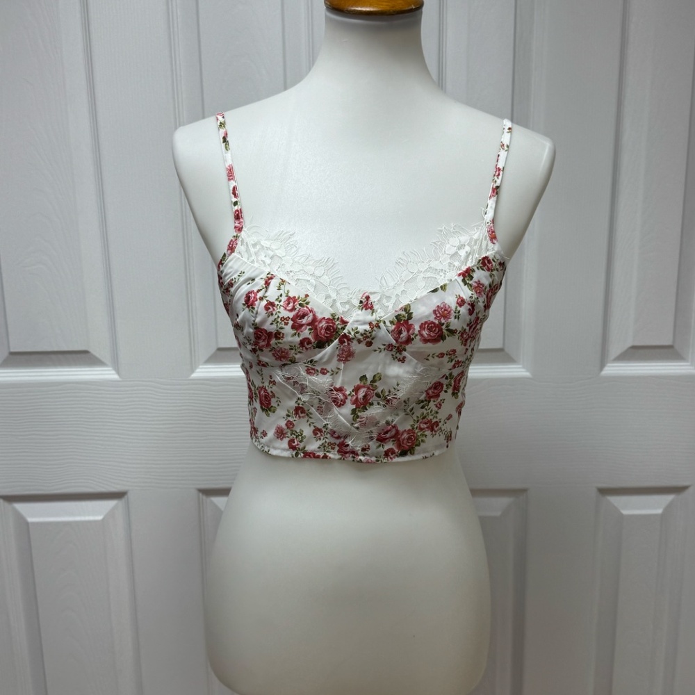 Thatssofetch Lyara Crop Rose Floral - Size 4 - NEW‎ With Tags.